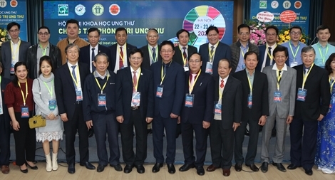 Các chuyên gia đầu ngành Việt Nam cập nhật kiến thức phòng, trị ung thư mới