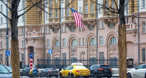 Các nhà ngoại giao Mỹ xin được tiêm vaccine Sputnik V