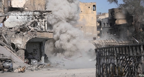 Hai xe bus đâm trúng mìn, 18 nông dân thiệt mạng