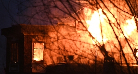 Người đàn ông Nga chết cháy sau 10 giờ đấu súng với đặc nhiệm