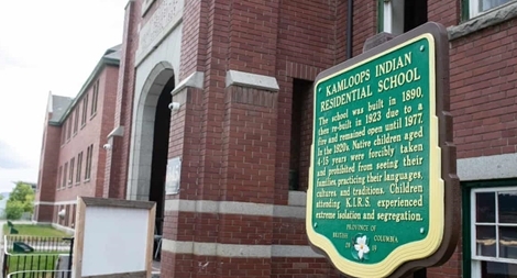 Tìm thấy 215 hài cốt trẻ em ở trường học Canada