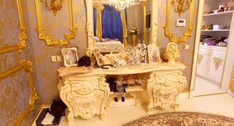 Nga bắt cảnh sát tham nhũng có biệt phủ dát vàng