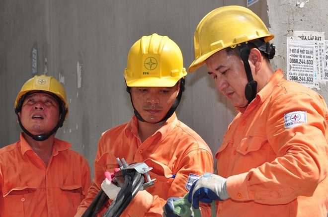 Bộ Công Thương giải thích lý do trao thẩm quyền tăng giá không cần xin phép cho EVN