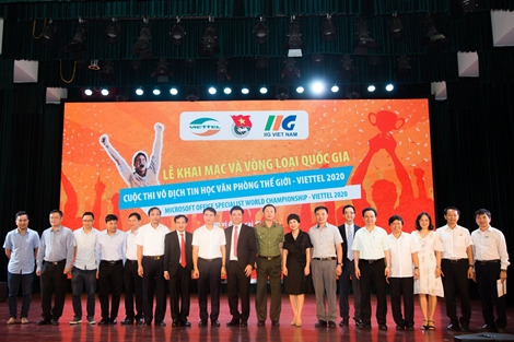 Hàng trăm thí sinh tranh tài tại kỳ thì Tin học văn phòng Thế giới