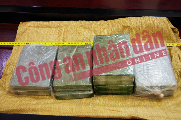 Bắt quả tang 2 đối tượng vận chuyển 10 bánh heroin tại Hà Giang