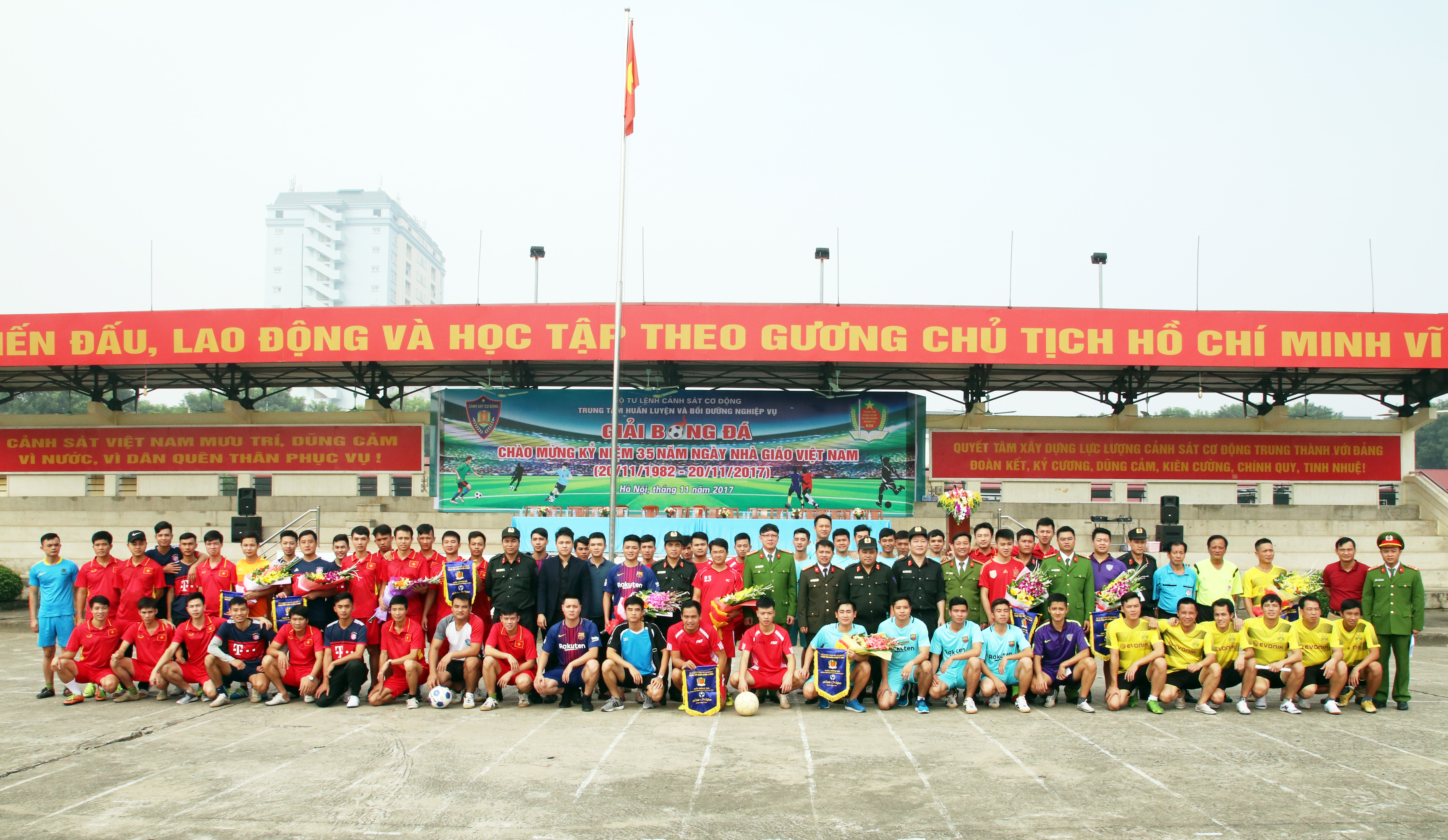 Tưng bừng Giải bóng đá chào mừng Ngày Nhà giáo Việt Nam