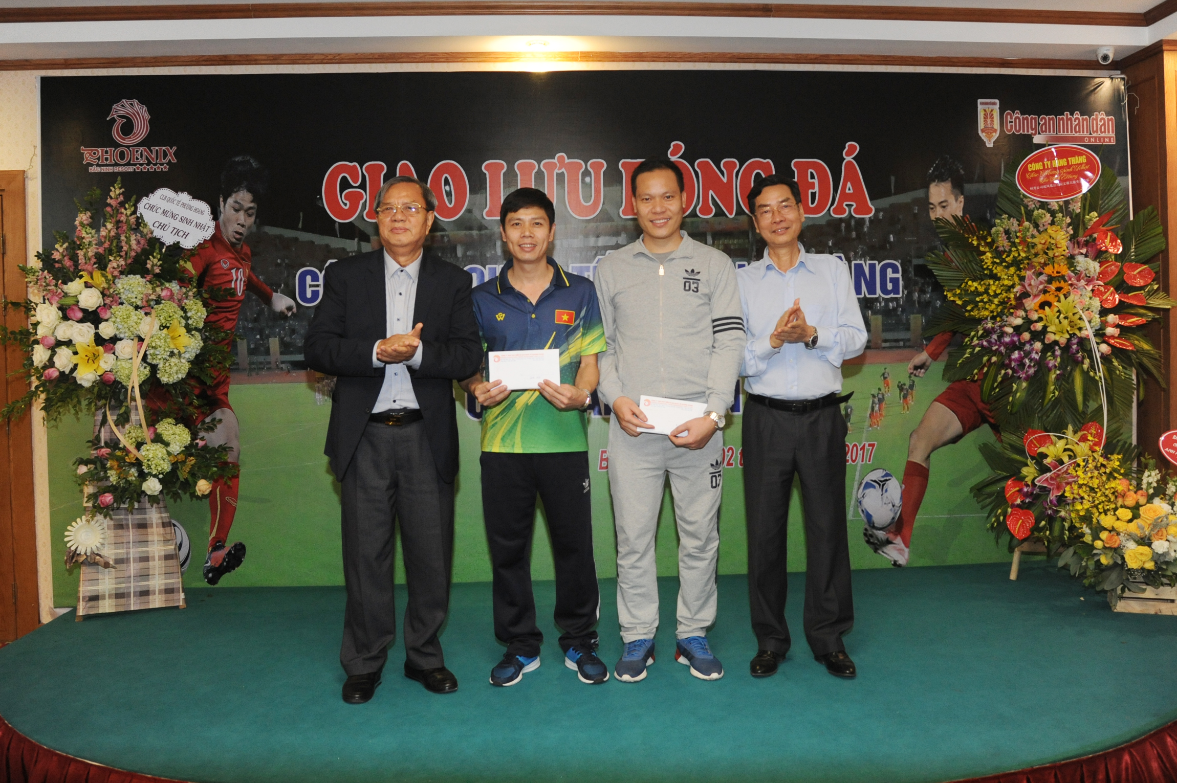  Báo CAND và Công ty Phượng Hoàng giao lưu bóng đá