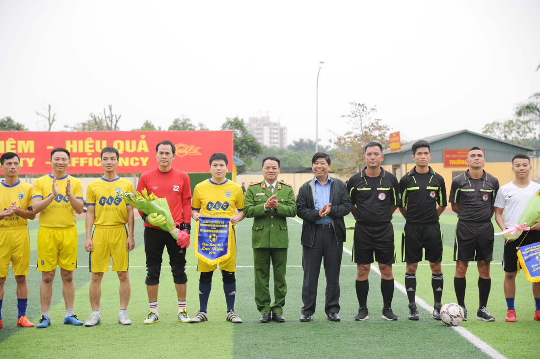 Học viện CSND và Công ty Phượng Hoàng giao lưu bóng đá