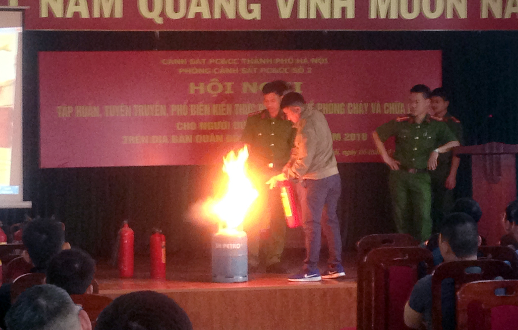 Tập huấn và thực hành PCCC ở quận Đống Đa và Ba Đình