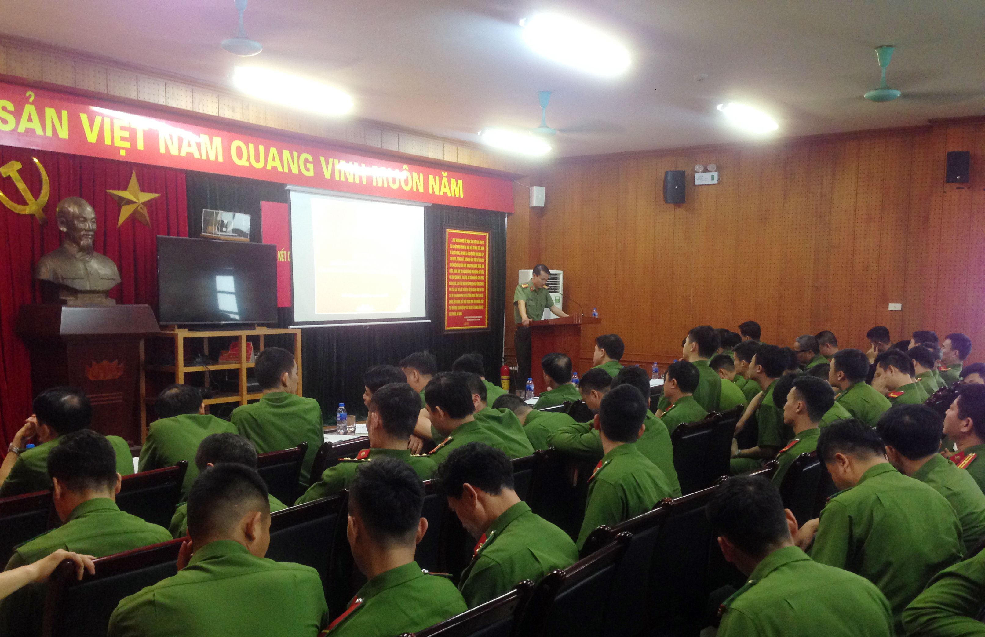 Nâng cao văn hóa ứng xử trong Cảnh sát cơ động Thủ đô