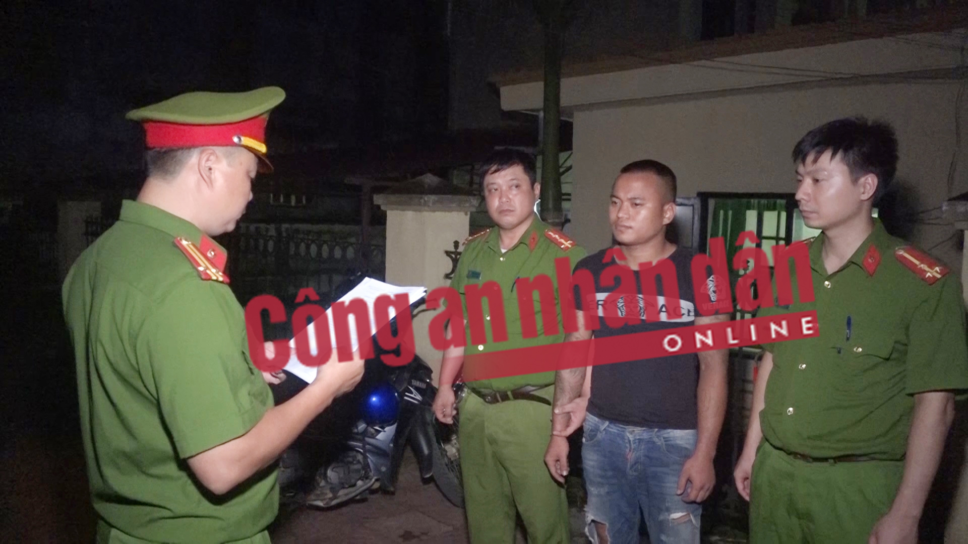 Nhóm côn đồ mang hung khí chặn đường đánh người tử vong