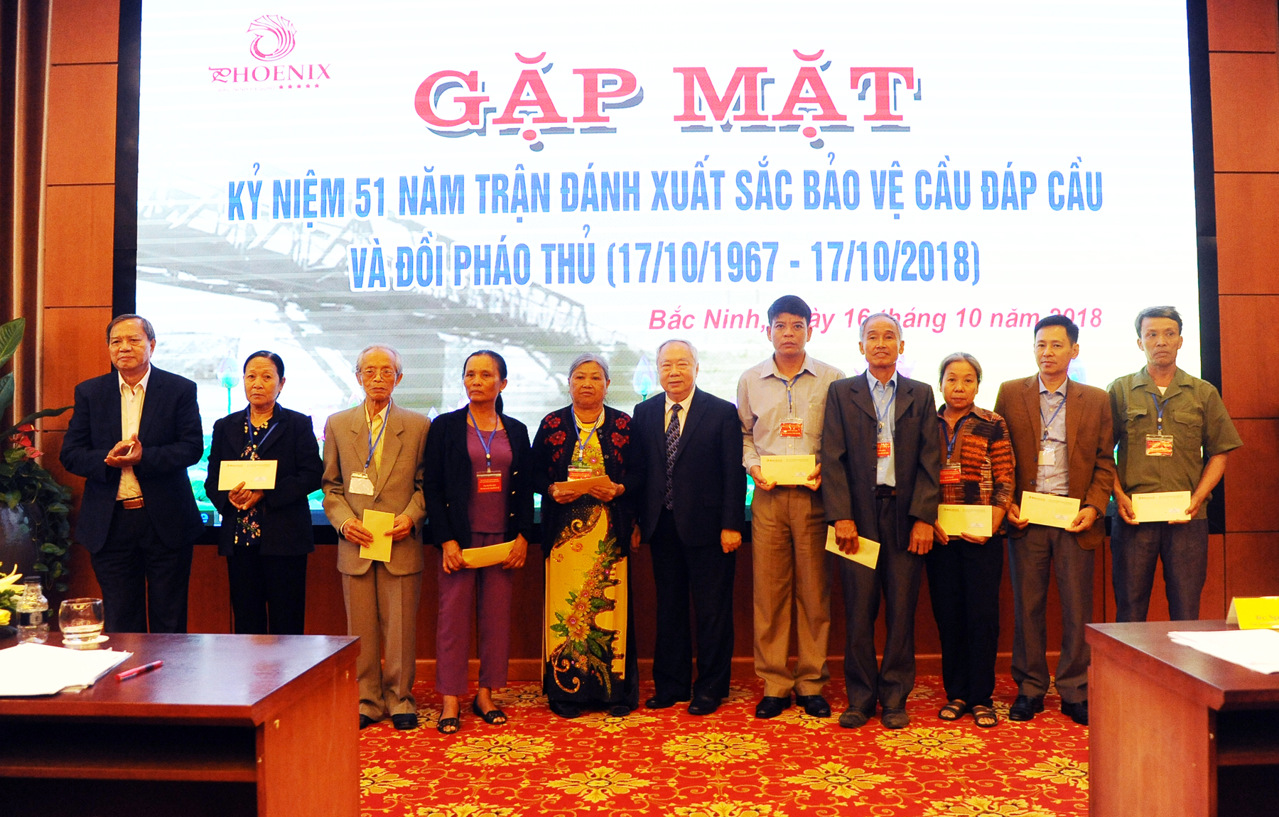 Xúc động buổi gặp mặt của những người lính từng vào sinh ra tử trên đồi Pháo Thủ