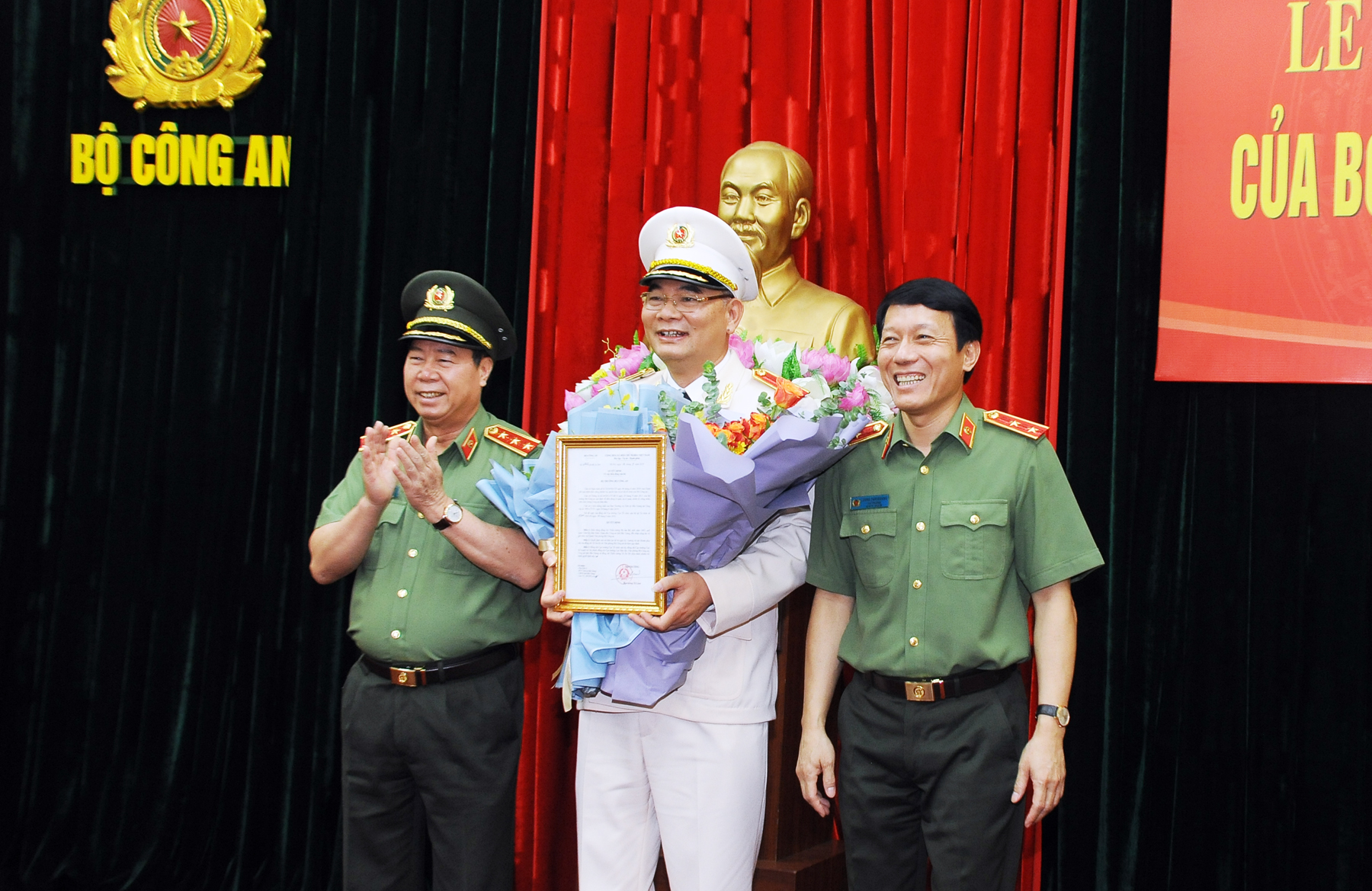 Công bố Quyết định nhân sự Chánh Văn phòng Bộ Công an